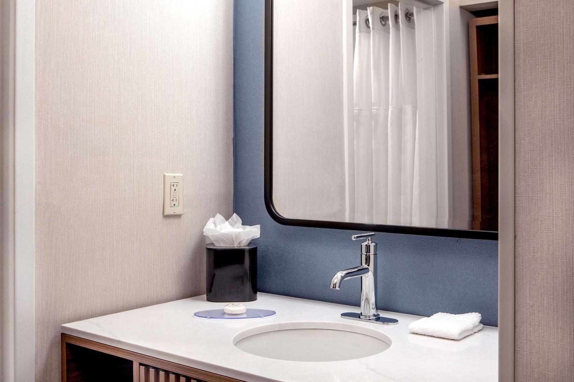 Sonesta Select Boston Mansfield Hotel